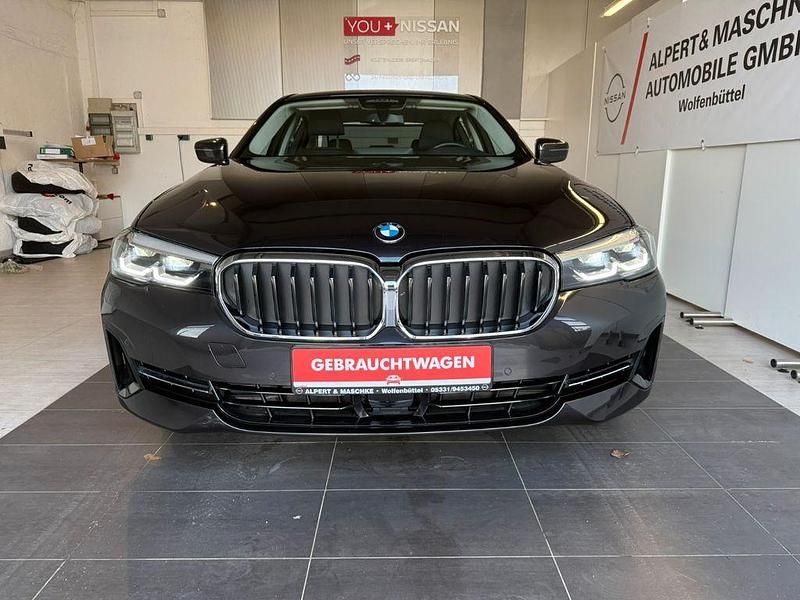 Gebraucht BMW 520 190 PS (139 kW) 2023 Sophistograu brillanteffekt Limousine