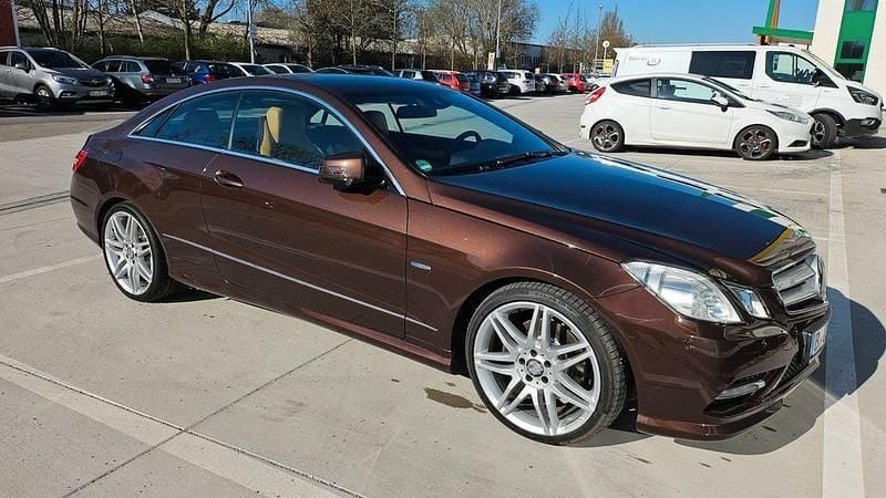 Braun Gebraucht 2011 Mercedes E350 AMG Coupé | 14.999 € (Fairer Preis) - Bild 1/4
