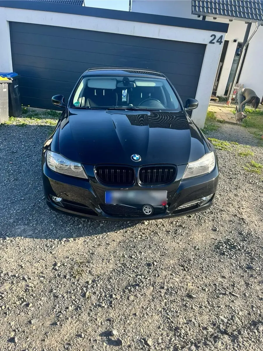 Gebraucht BMW 318 150 PS (110 kW) 2009 Schwarz Limousine