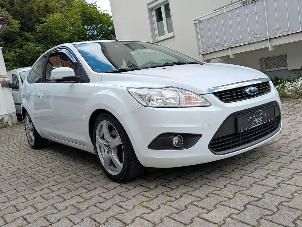 Gebraucht Ford Focus 101 PS (74 kW) 2011 Frozen white Limousine