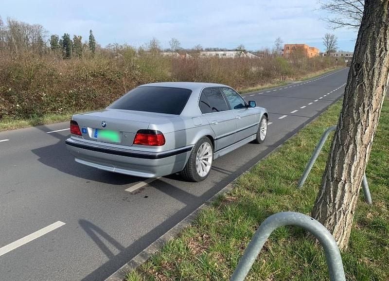 Gebraucht BMW 730 218 PS (160 kW) 1995 Silber Limousine