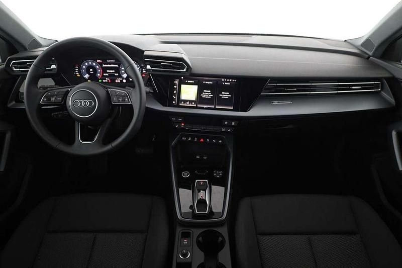 Neu Audi A3 150 PS (110 kW) 2025 Distrikt grün metallic Limousine