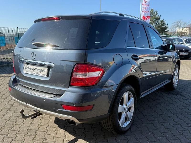 Gebraucht Mercedes ML300 190 PS (139 kW) 2010 Tenoritgrau  metalliclack SUV