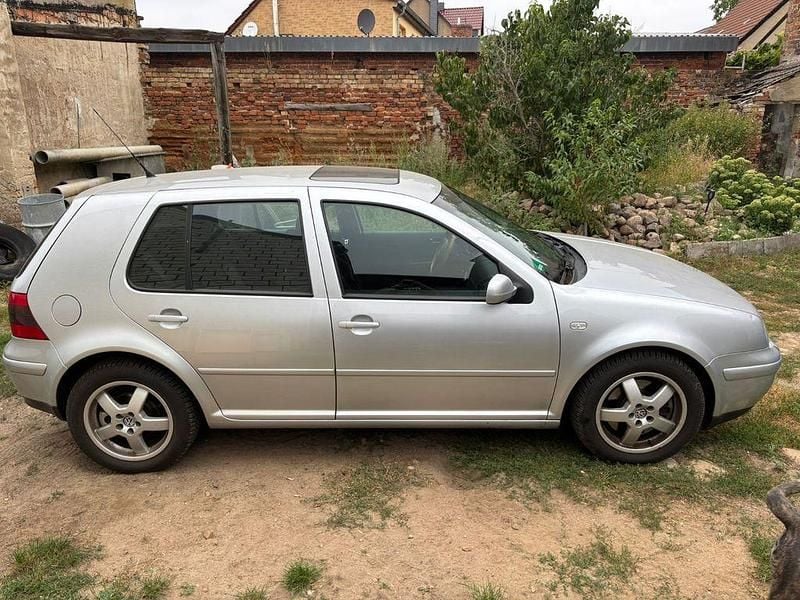 Silber Gebraucht 2003 VW Golf IV Highline Limousine | 2.000 € (Superpreis) - Bild 1/4