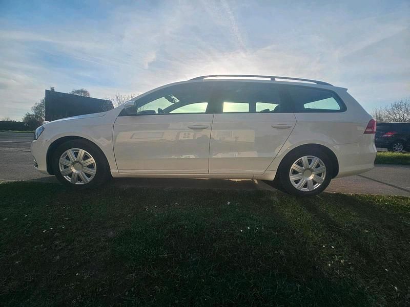 Gebraucht VW Passat 105 PS (77 kW) 2013 Weiß Kombi