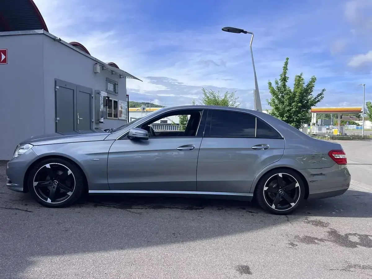 Gebraucht Mercedes E220 Avantgarde 170 PS (125 kW) 2011 Grau Limousine
