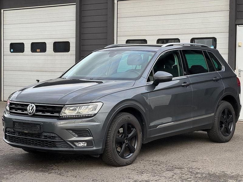 Grau Gebraucht 2018 VW Tiguan Sound SUV | 17.400 € (Superpreis) - Bild 1/4