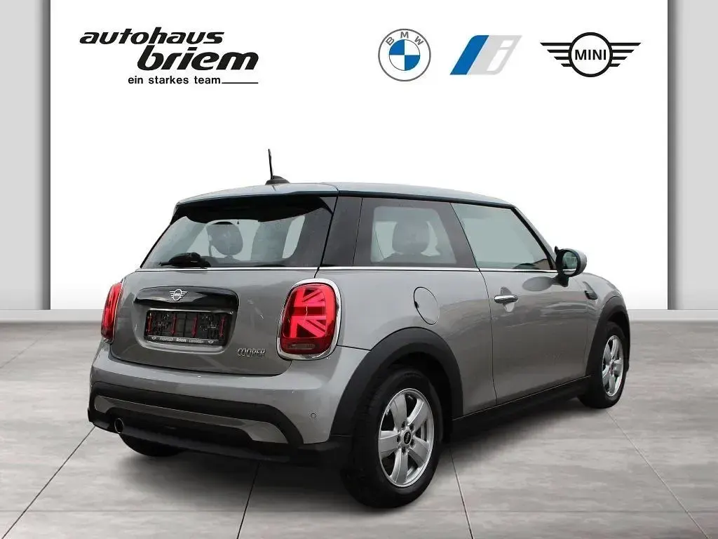 Gebraucht Mini Cooper Hatch 136 PS (100 kW) 2022 Grau Kleinwagen
