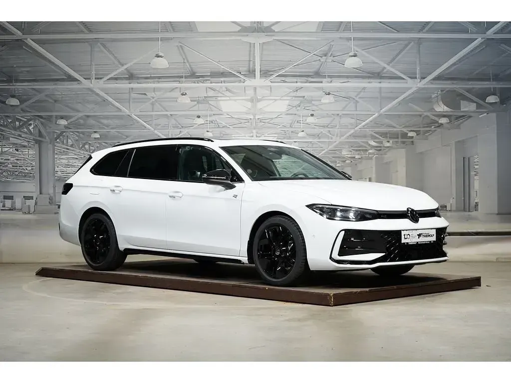 Gebraucht VW Passat R-line 150 PS (110 kW) 2026 Pure white Kombi