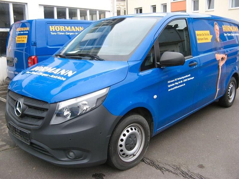 Blau Gebraucht 2019 Mercedes Vito Van / Kleinbus | 15.351 € (Superpreis) - Bild 1/4