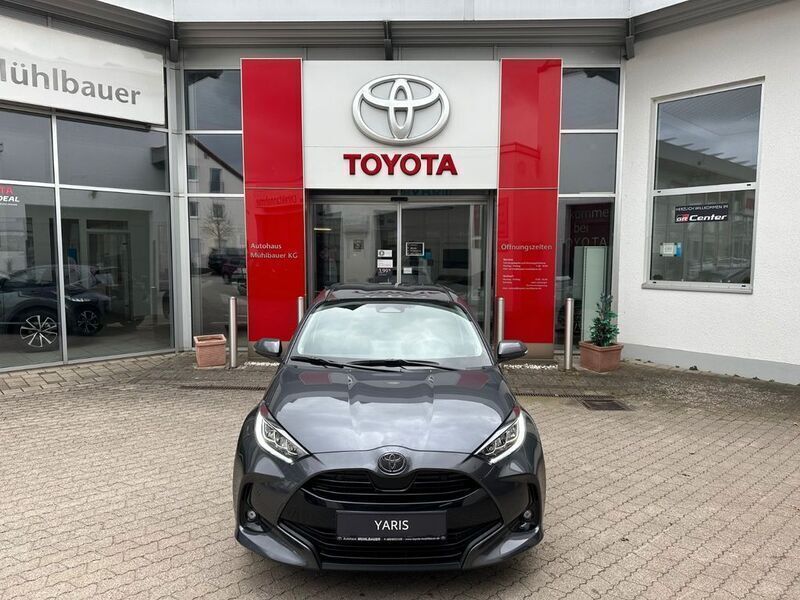 Grau Neu 2025 Toyota Yaris Hybrid Team Limousine | 24.980 € (Fairer Preis) - Bild 1/4