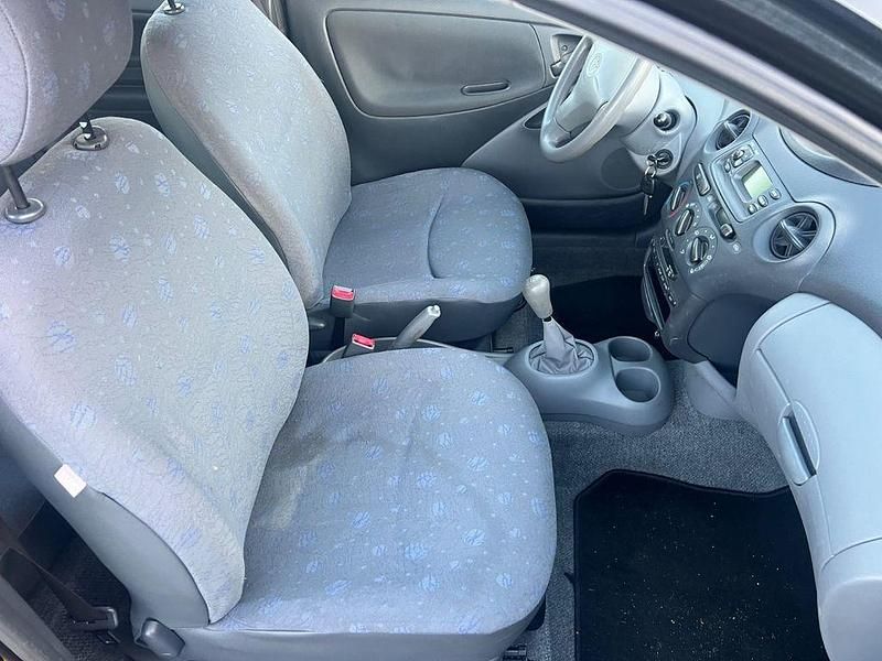 Gebraucht Toyota Yaris 68 PS (50 kW) 2002 Schwarz Kleinwagen