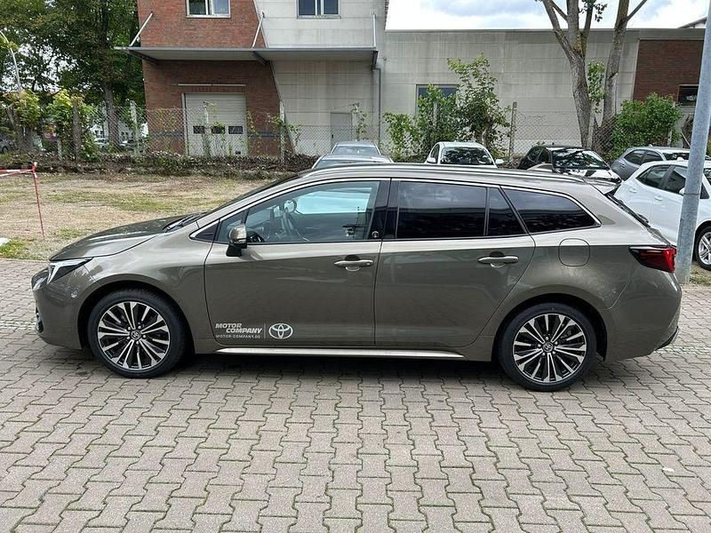 Gebraucht Toyota Corolla Team 140 PS (102 kW) 2024 Grau Kombi