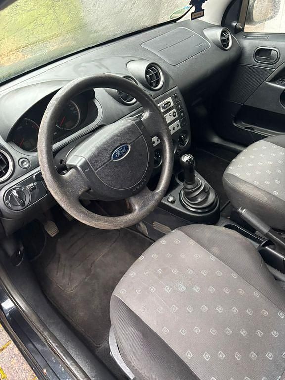 Gebraucht Ford Fiesta Ambiente 68 PS (50 kW) 2004 Schwarz Kleinwagen