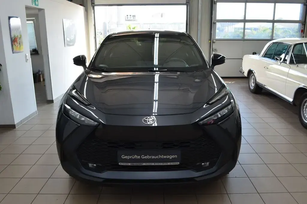 Gebraucht Toyota C-HR Team 140 PS (102 kW) 2024 Grau SUV