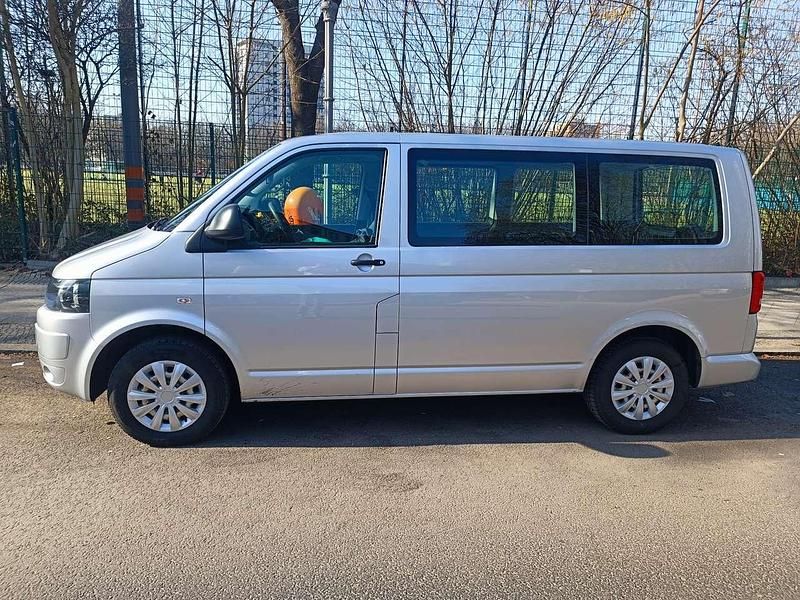 Gebraucht VW Transporter Startline 140 PS (102 kW) 2014 Silber Van