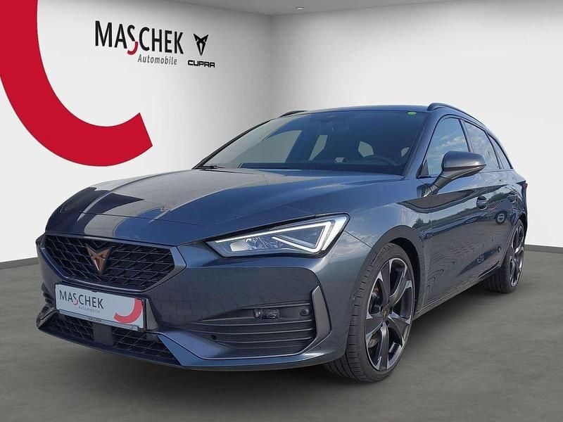 Magnetic grau Gebraucht 2024 Cupra Leon VZ Limousine | 31.940 € (Guter Preis) - Bild 1/4