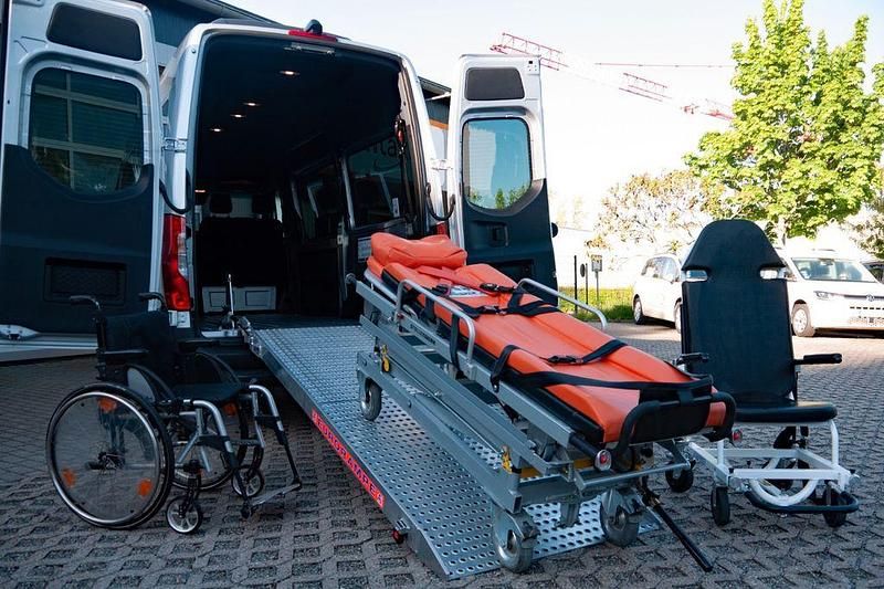 Gebraucht Mercedes Sprinter 170 PS (125 kW) 2023 Silber Van