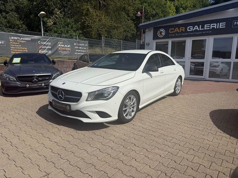Gebraucht Mercedes CLA200 Night 156 PS (114 kW) 2016 Weiß Limousine