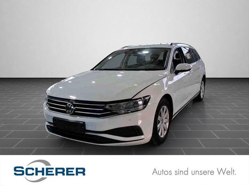 Gletscherweiß metallic (metallic) Gebraucht 2022 VW Passat Kombi | 23.450 € (Guter Preis) - Bild 1/3