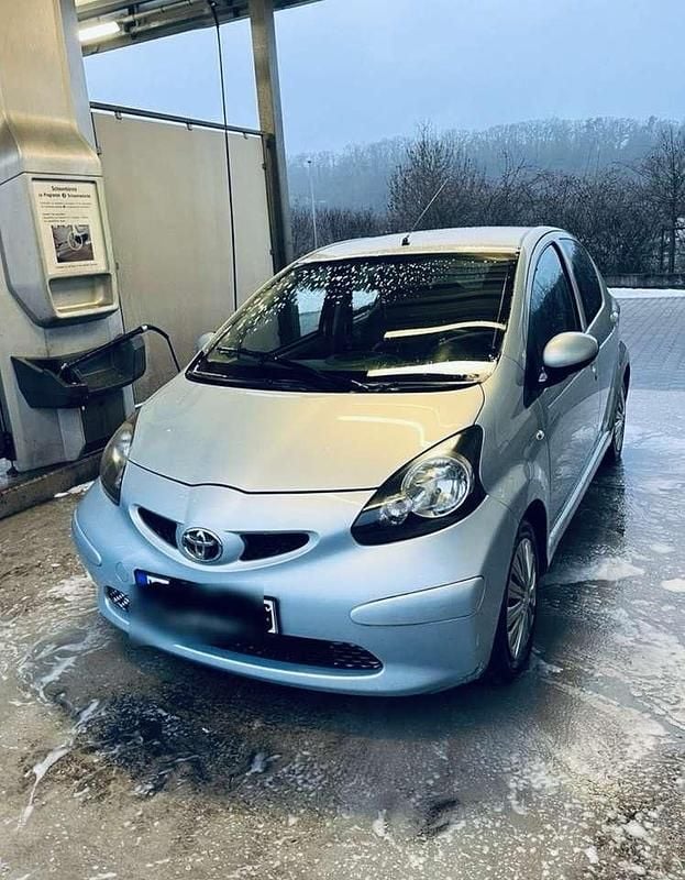 Grau Gebraucht 2006 Toyota Aygo Club Kleinwagen | 2.700 € (Superpreis) - Bild 1/2