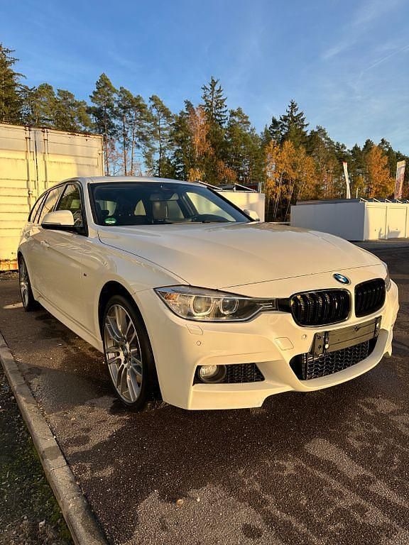 Weiß Gebraucht 2015 BMW 320 M Sport Kombi | 12.490 € (Etwas zu teuer) - Bild 1/4
