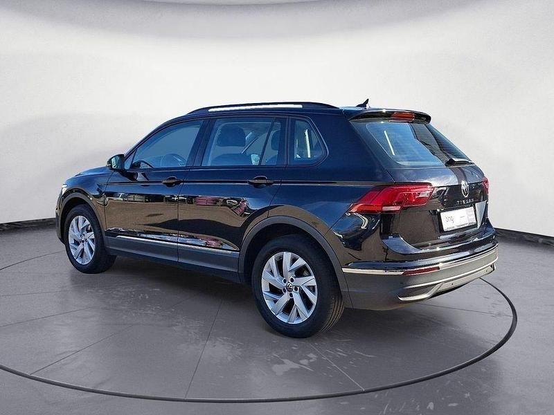 Gebraucht VW Tiguan Life 150 PS (110 kW) 2022 Deep black perleffekt SUV