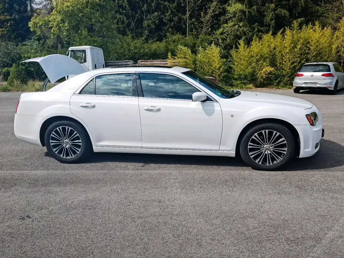 Second-hand Chrysler 300C 363 CP (266 kW) 2013 Alb Berlinǎ