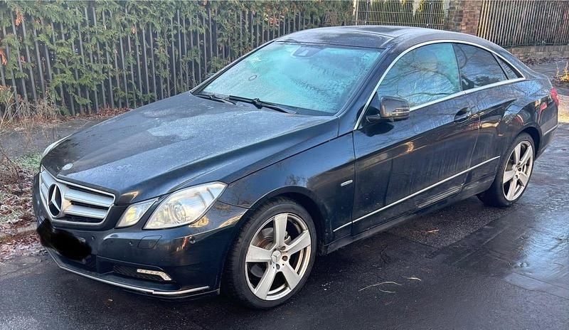 Gebraucht Mercedes E250 Avantgarde 204 PS (150 kW) 2011 Schwarz Coupé