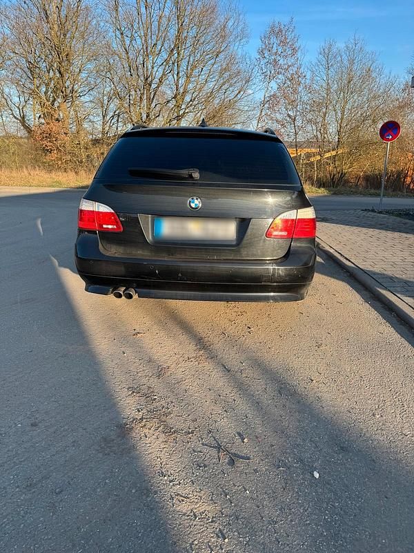 Gebraucht BMW 525 197 PS (144 kW) 2009 Schwarz Kombi