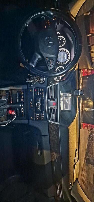 Gebraucht Mercedes E200 136 PS (100 kW) 2011 Grau Limousine