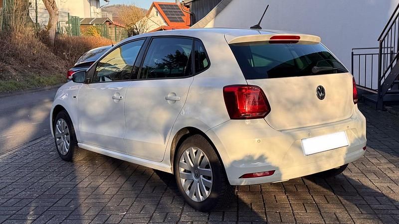 Gebraucht VW Polo LOUNGE 75 PS (55 kW) 2015 Weiß Kleinwagen