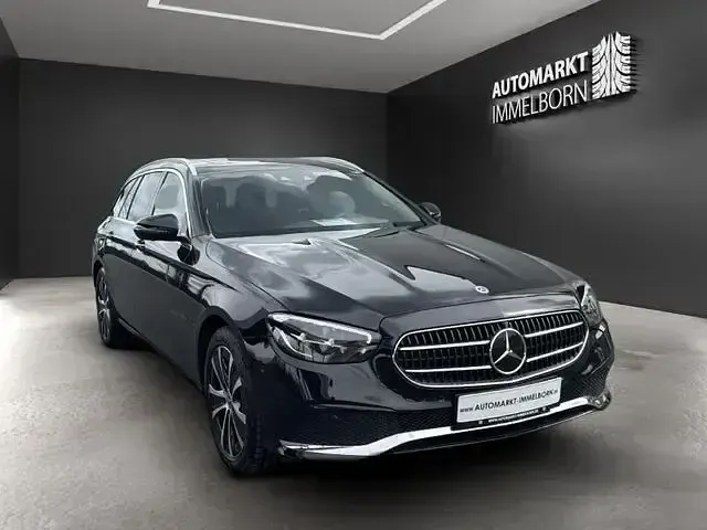 Gebraucht Mercedes E300 306 PS (225 kW) 2022 Schwarz Limousine
