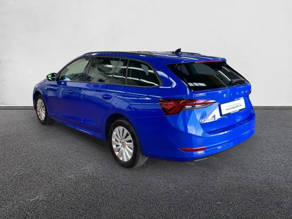 Gebraucht Skoda Octavia Clever 150 PS (110 kW) 2022 Energyblau Kombi
