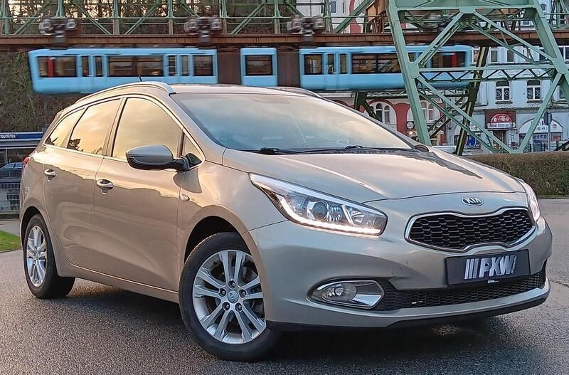 Silber Gebraucht 2013 Kia Ceed Kombi | 7.890 € (Fairer Preis) - Bild 1/4