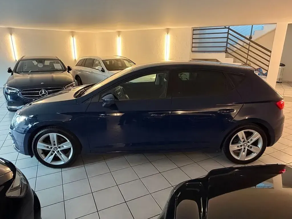 Używany Seat Leon FR 184 KM (135 kW) 2019 Niebieski Sedan/Limuzyna