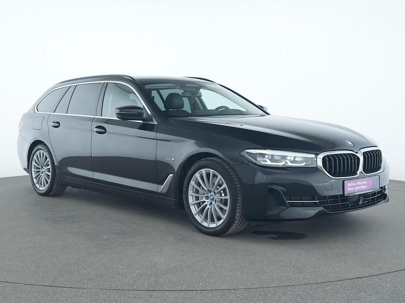 Gebraucht BMW 530e Sport Line 292 PS (214 kW) 2021 Black sapphire Limousine