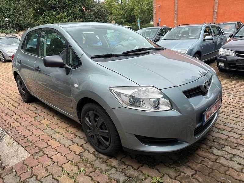 Silber Gebraucht 2010 Toyota Auris Limousine | 4.750 € (Fairer Preis) - Bild 1/4