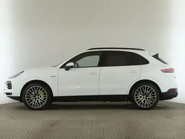 Second-hand Porsche Cayenne 462 CP (339 kW) 2023 Alb SUV