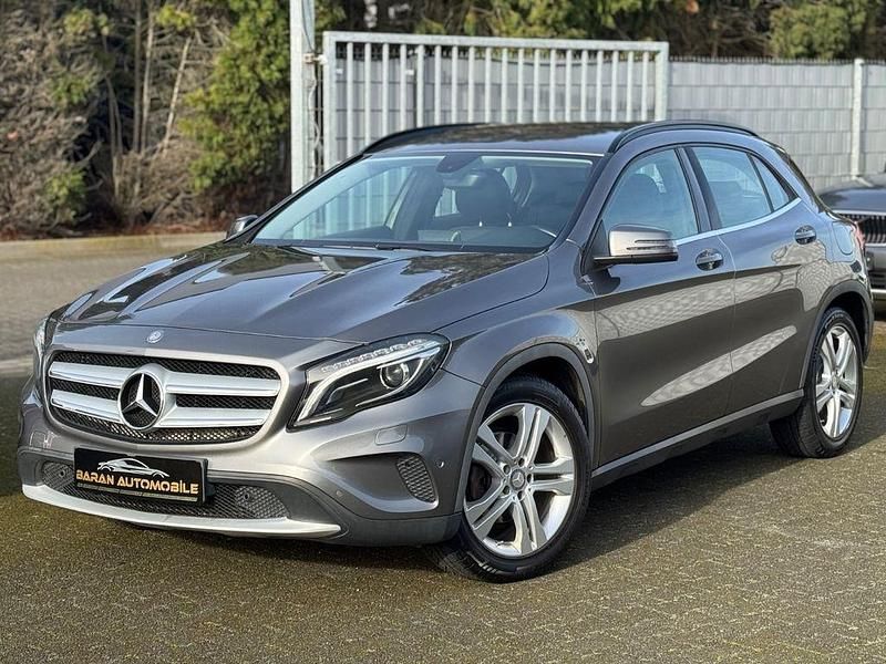 Grau Gebraucht 2014 Mercedes GLA200 SUV | 13.990 € (Fairer Preis) - Bild 1/4