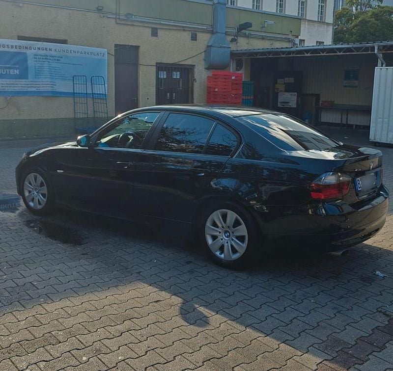 Gebraucht BMW 318 143 PS (105 kW) 2008 Schwarz Limousine
