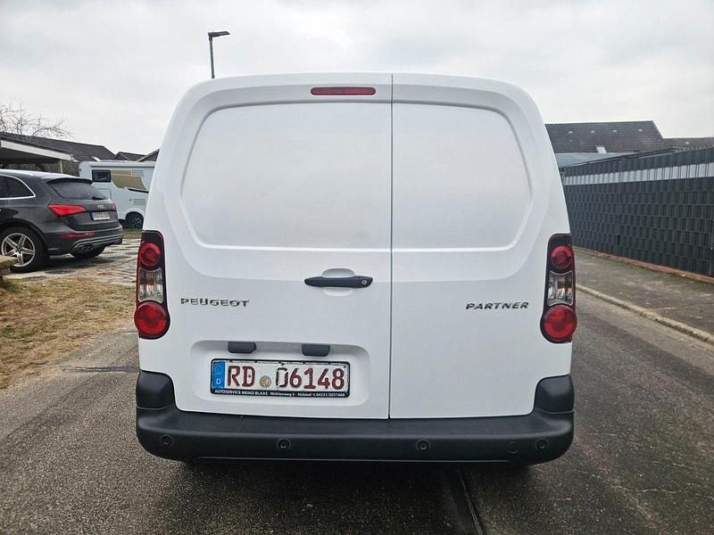 Gebraucht Peugeot Partner Premium 99 PS (72 kW) 2018 Weiß Van / Kleinbus