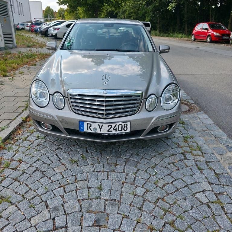 Grau Gebraucht 2007 Mercedes E220 Elegance Limousine | 5.000 € (Fairer Preis) - Bild 1/4