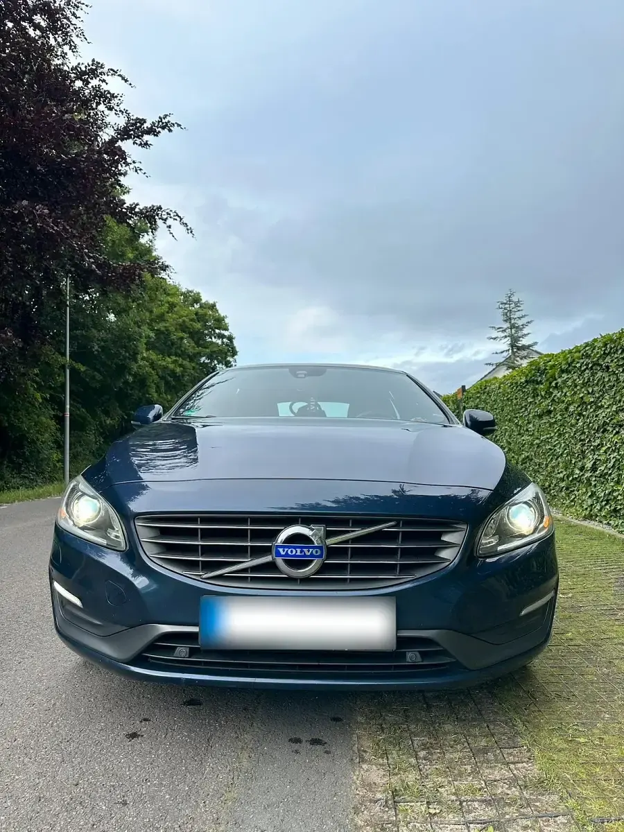 Gebraucht Volvo V60 163 PS (119 kW) 2014 Blau Kombi