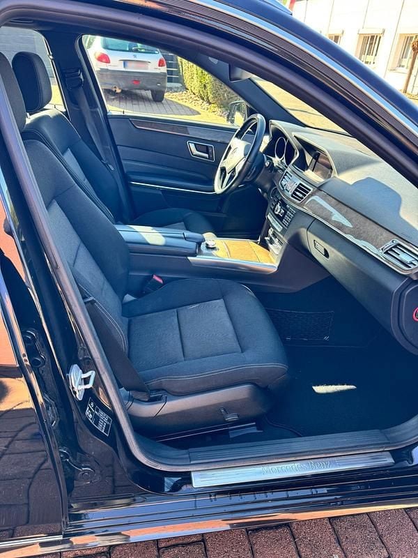 Gebraucht Mercedes E200 Elegance 136 PS (100 kW) 2014 Schwarz Kombi