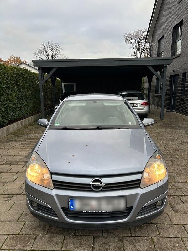 Grau Gebraucht 2005 Opel Astra Limousine | 1.450 € (Fairer Preis) - Bild 1/4