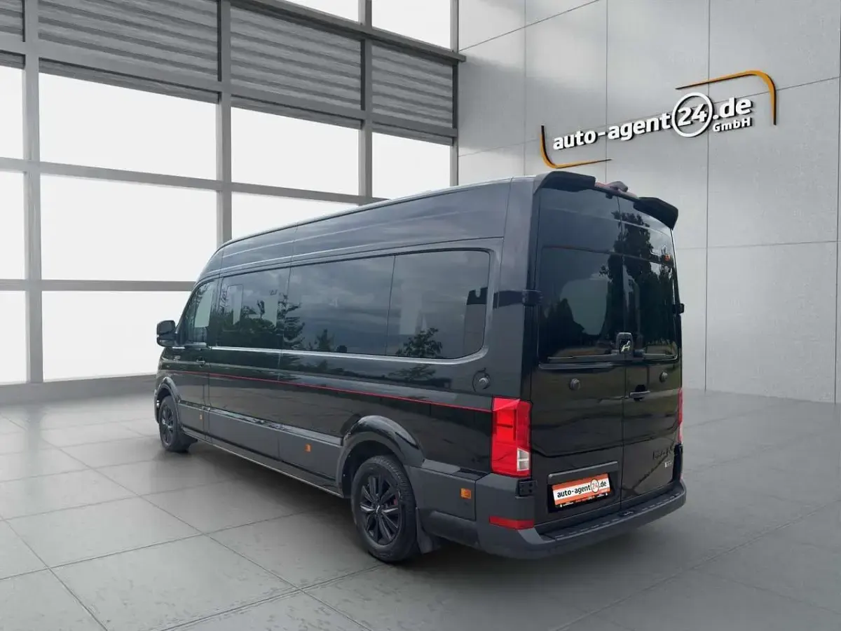 Używany MAN TGE 177 KM (130 kW) 2024 Czarny Van