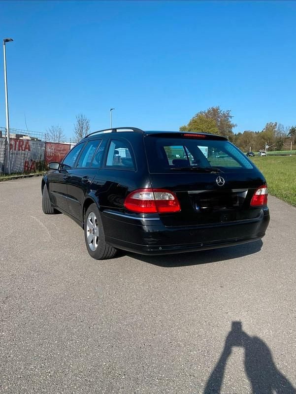 Second-hand Mercedes E280 177 CP (130 kW) 2004 Negru Break