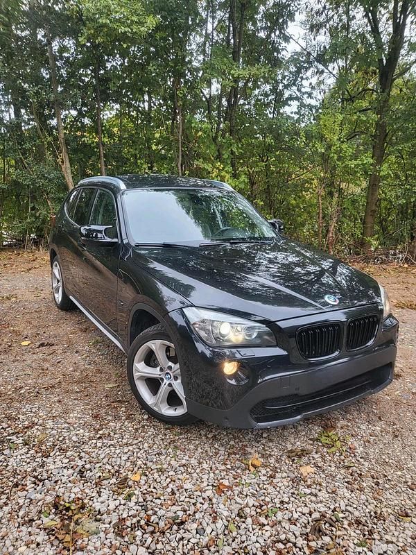 Schwarz Gebraucht 2010 BMW X1 SUV | 7.100 € - Bild 1/4