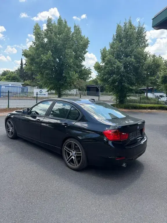 Gebraucht BMW 318 Performance 143 PS (105 kW) 2014 Schwarz Limousine